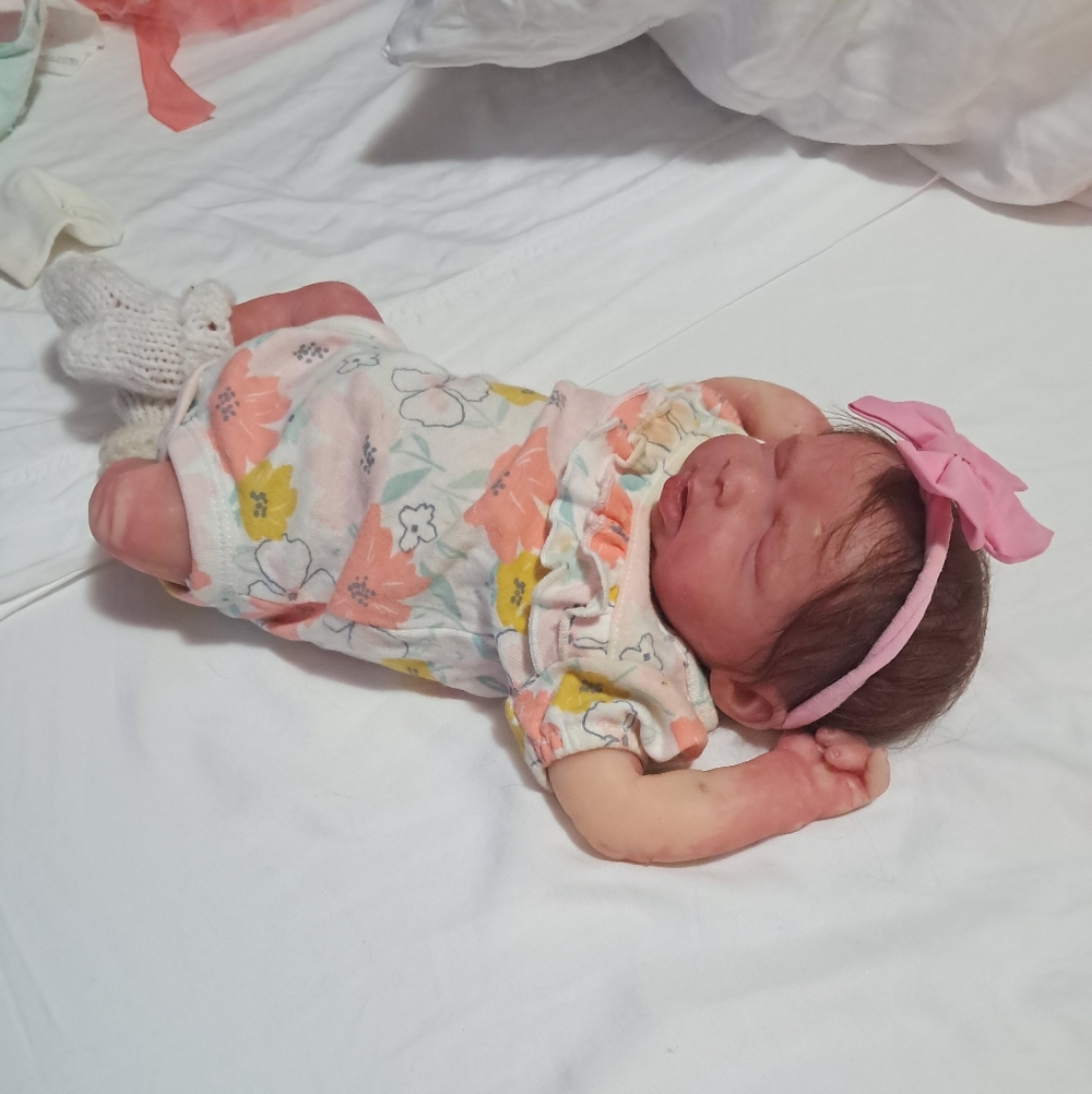 Realistic marshmallow silicone baby girl doll - Picture 9 of 17